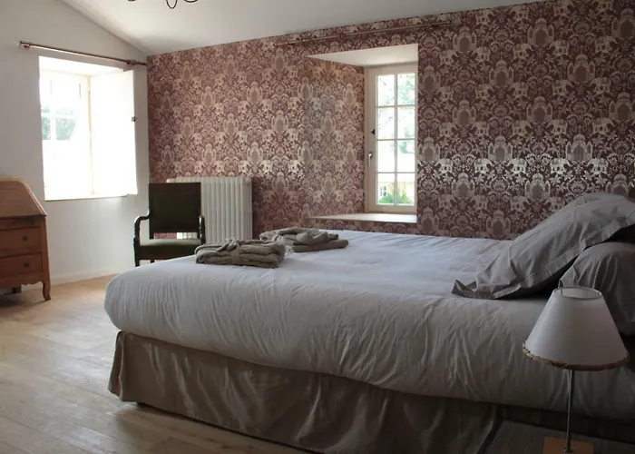 Le Logis De La Foret Sainte-Verge